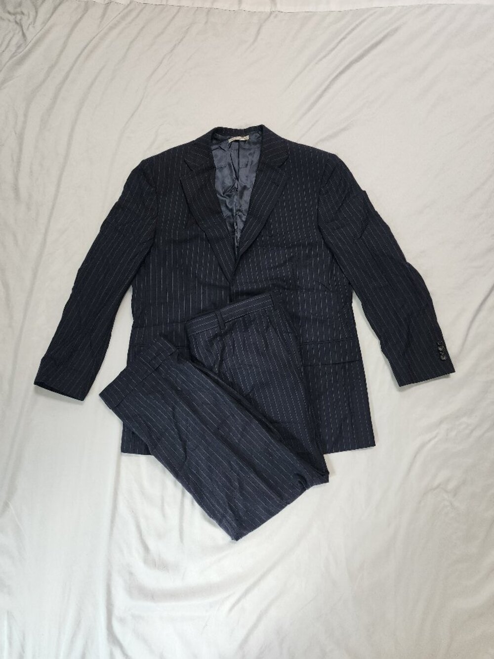 Belvest 44R Navy Pinstripe 100% Wool 2-Piece Suit Made in Italy